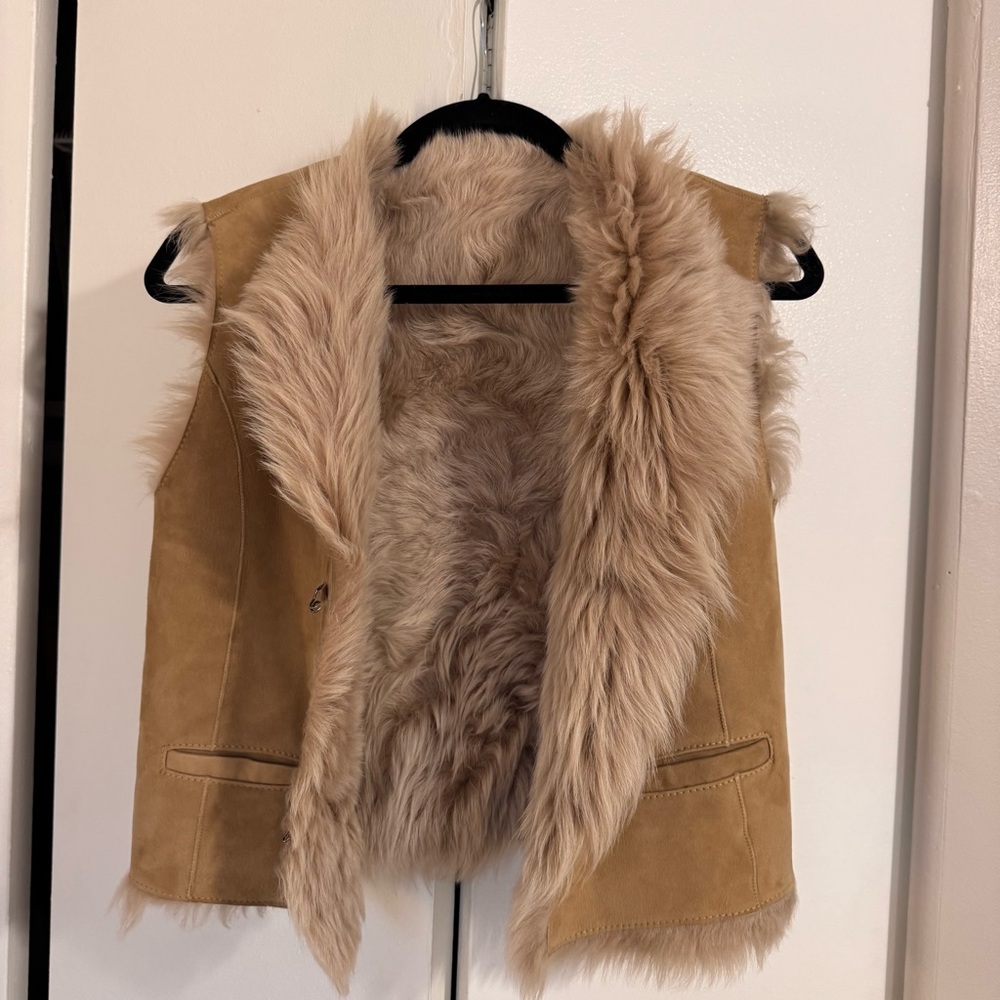 Overland genuine toscana shearling sheepskin vest small missing one clasp